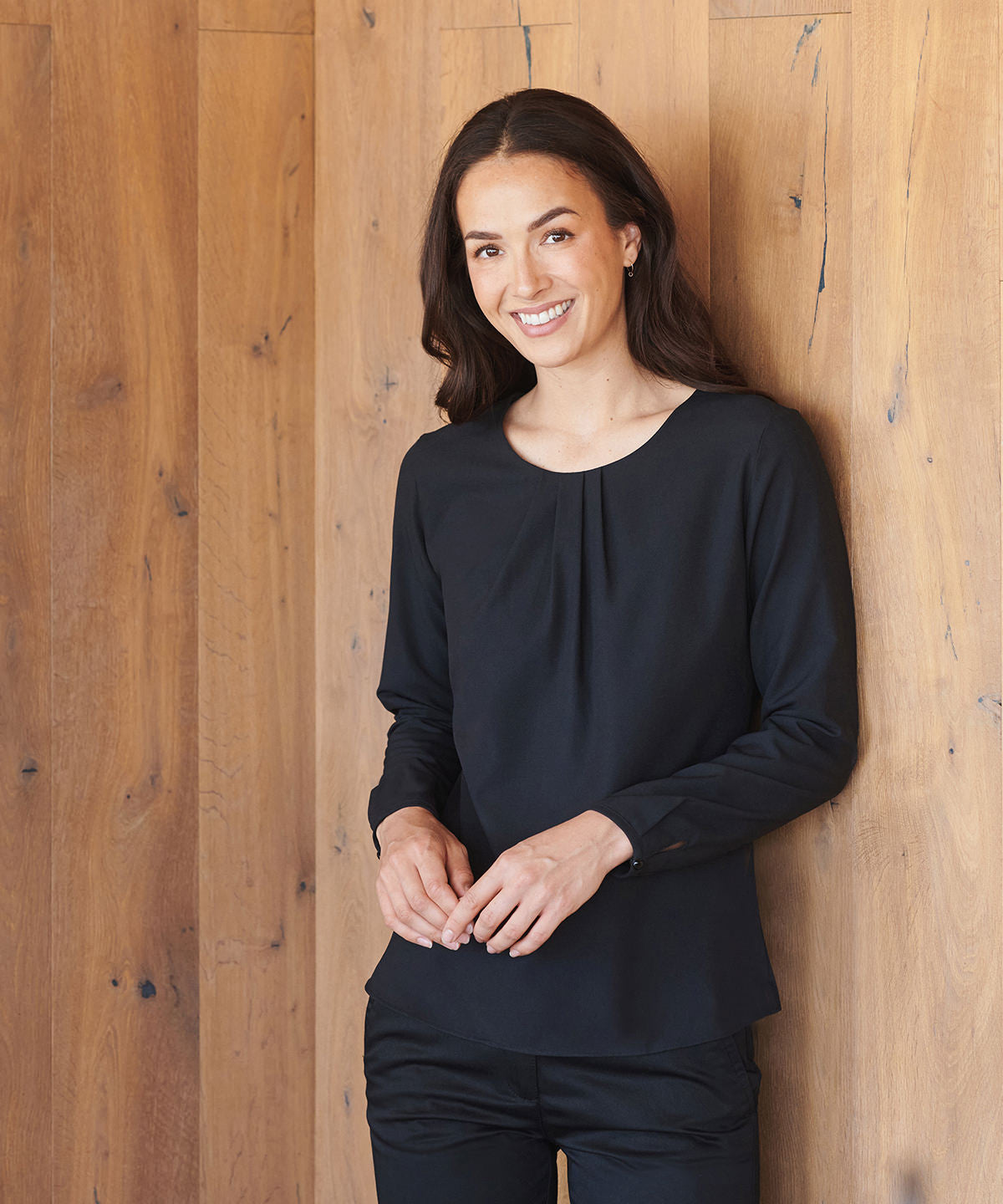 Henbury HB598 Women's pleat front long sleeve blouse