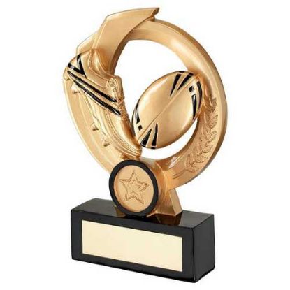 GOLD/BLACK RUGBY BALL AND BOOT ON ROUND WREATH WITH PLATE
