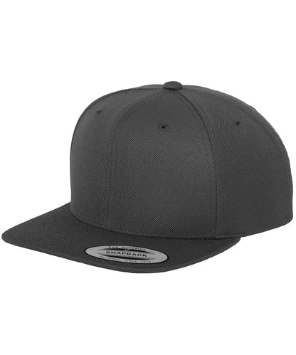 Flexfit by Yupoong YP001 The classic snapback (6089M) in Dark Grey