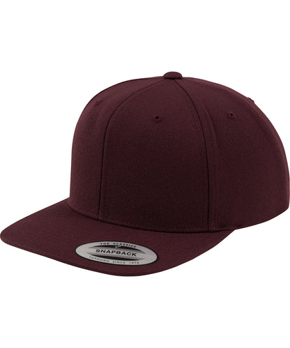 Flexfit by Yupoong YP001 The classic snapback (6089M) in Maroon/Maroon