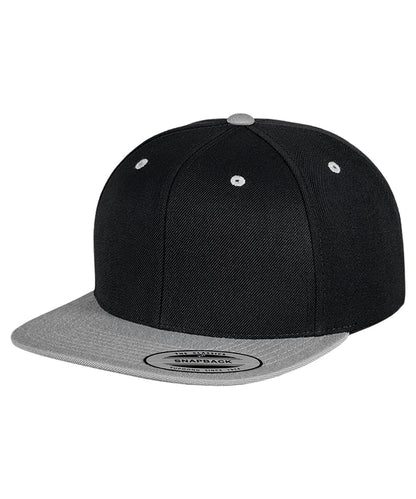 Flexfit by Yupoong YP002 The classic snapback 2-tone (6089MT) in Black/Silver