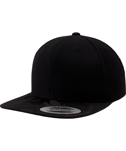 Flexfit by Yupoong YP025 Camo visor snapback (6089CV) in Black Camo
