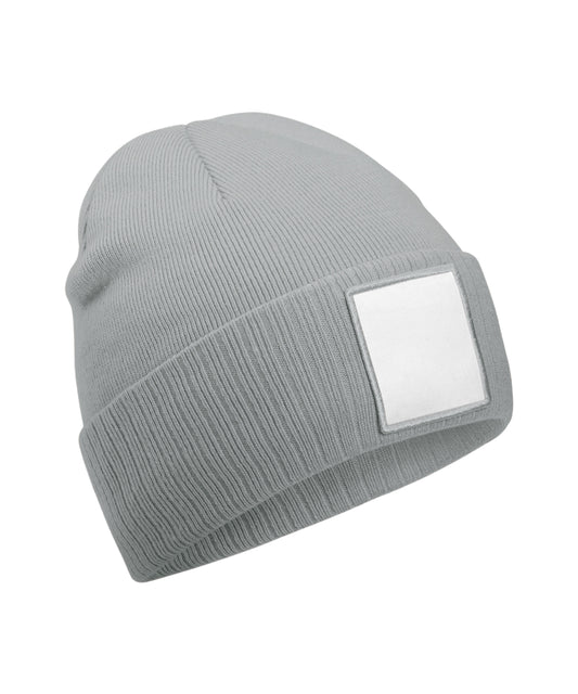 Beechfield B337R Appliqué patch beanie in Ash/White