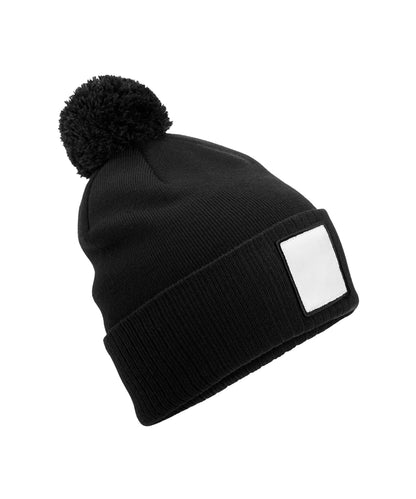 Beechfield B338R Appliqué patch pom beanie in Black/White