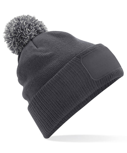 Beechfield BC443 Snowstar® patch beanie in Graphite Grey/Light Grey