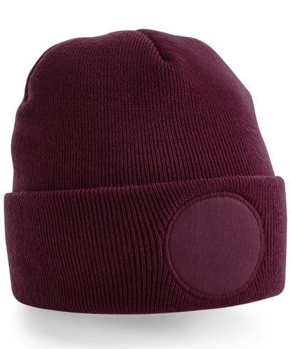 Beechfield BC446 Circular patch beanie in Burgundy