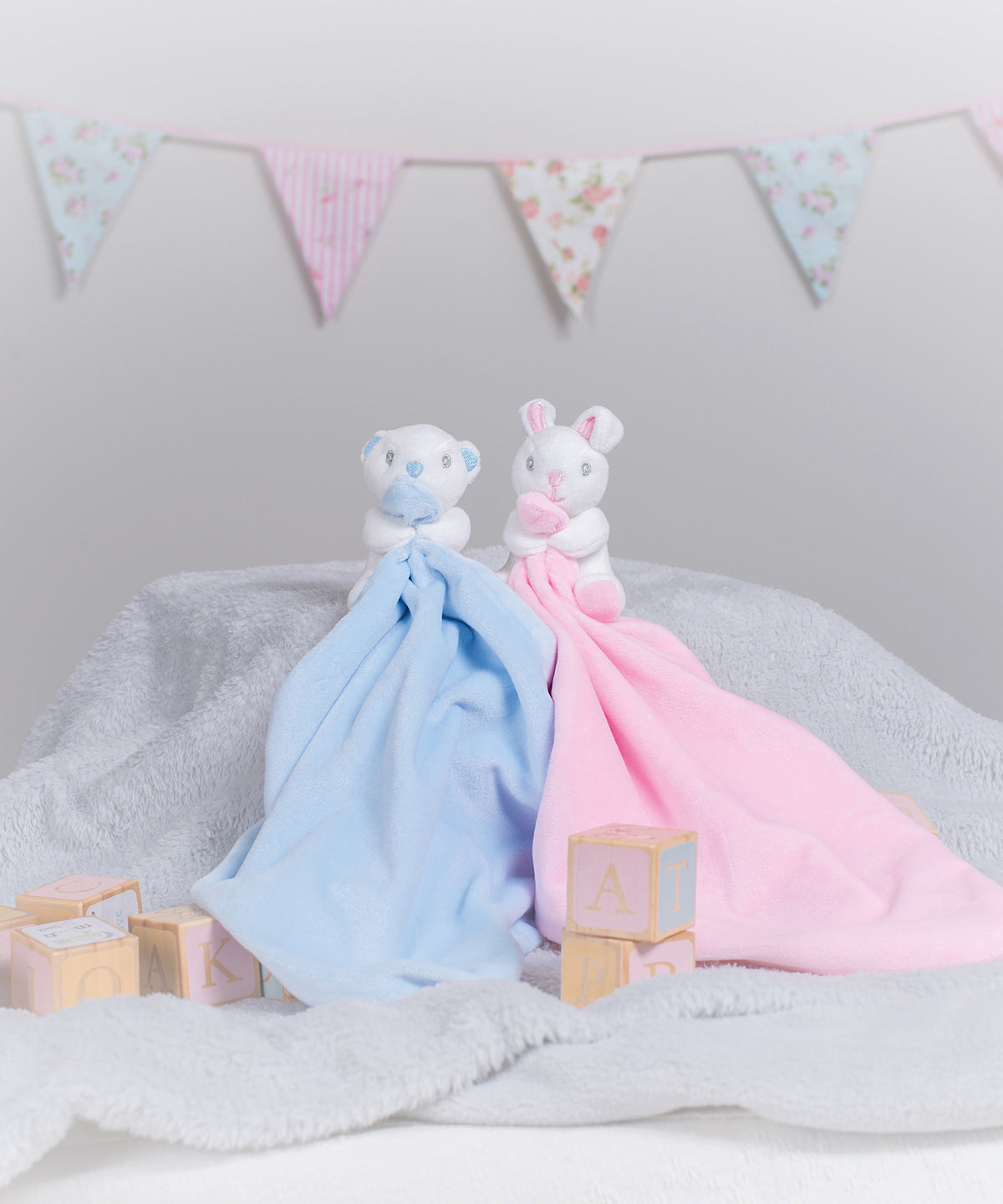 Mumbles MM700 Baby animal comforter with rattle