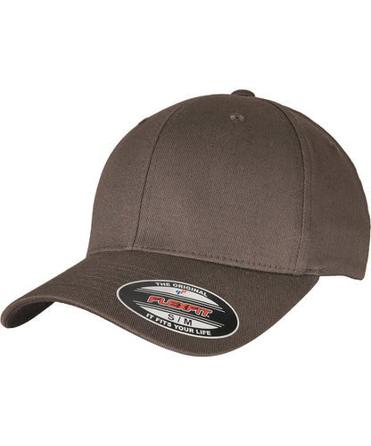 Flexfit by Yupoong YP004 Flexfit fitted baseball cap (6277) in Dark Grey/Dark Grey