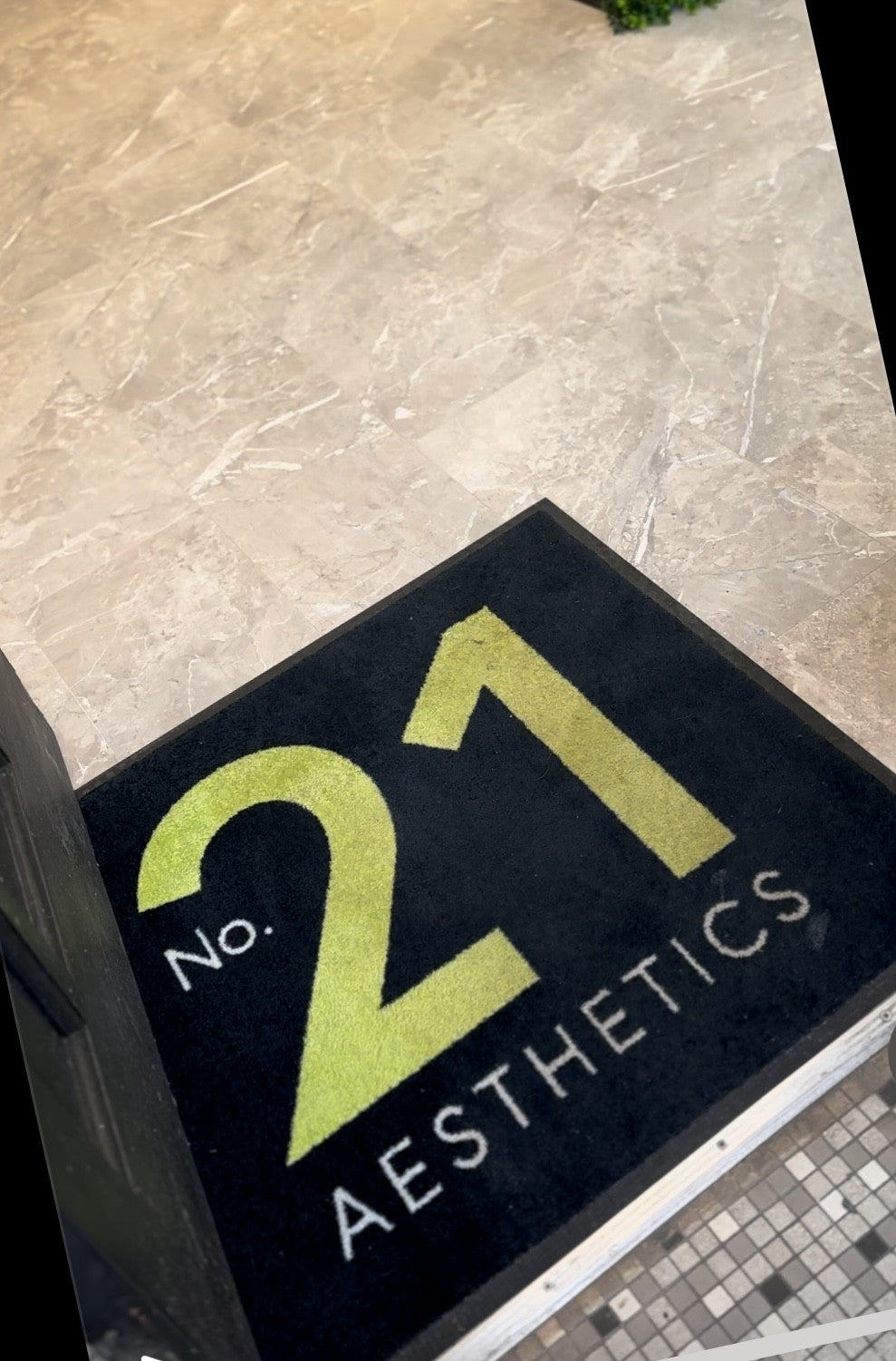 Entrance way floor mat