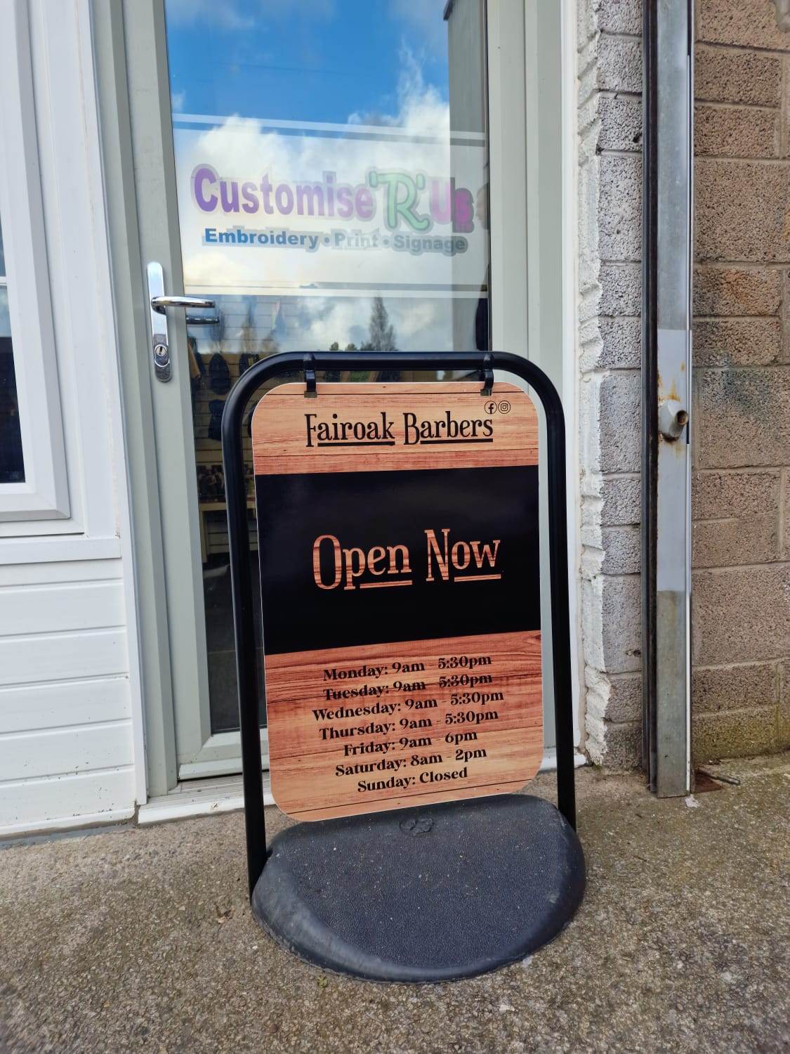 Swinger Pavement Sign